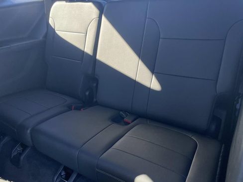 Used 2023 Chevrolet Traverse LT w/ LT Premium Package image 13