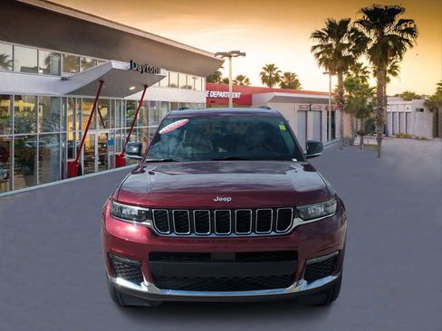 Used 2025 Jeep Grand Cherokee L Limited image 8