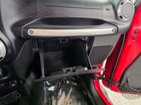 Used 2015 Jeep Wrangler Sahara AWD/4WD image 23