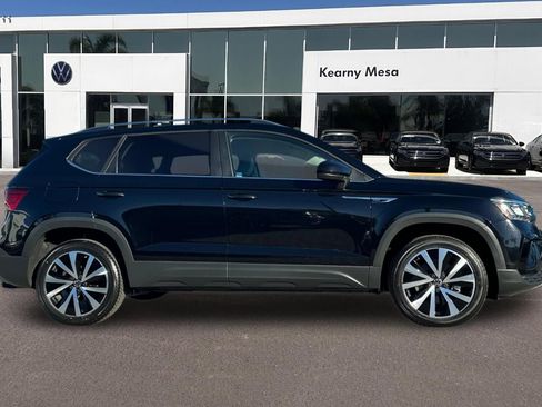 Used 2022 Volkswagen Taos SE w/ IQ.Drive SE Package image 3