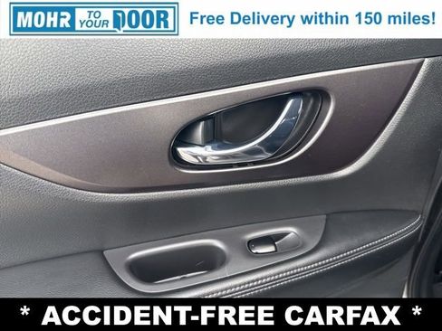 Used 2016 Nissan Rogue SV w/ SV Premium Package image 31