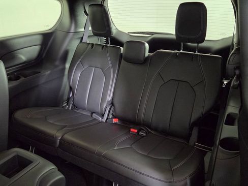 New 2026 Chrysler Pacifica Select image 30