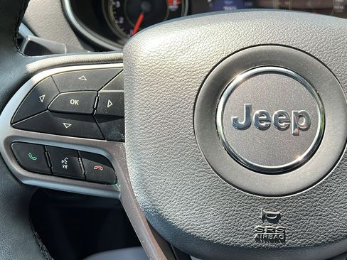 Used 2021 Jeep Cherokee Limited image 14