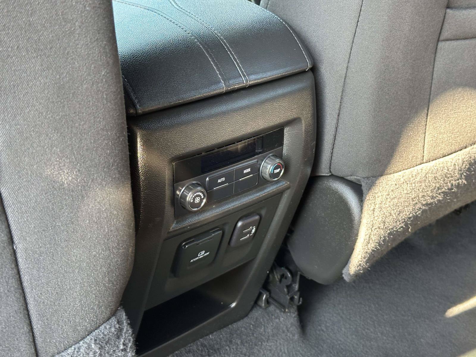 Used 2023 Chevrolet Traverse LT FWD image 26
