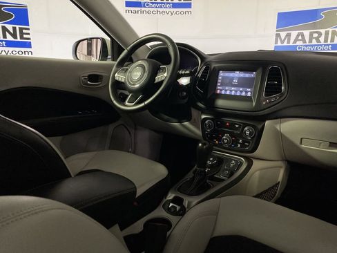 Used 2019 Jeep Compass Latitude AWD/4WD image 25