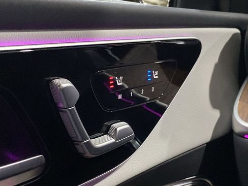 Used 2025 Mercedes-Benz GLC 300 4MATIC image 10