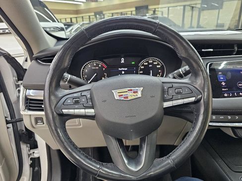 Used 2020 Cadillac XT4 Luxury w/ Cold Weather Package FWD image 29