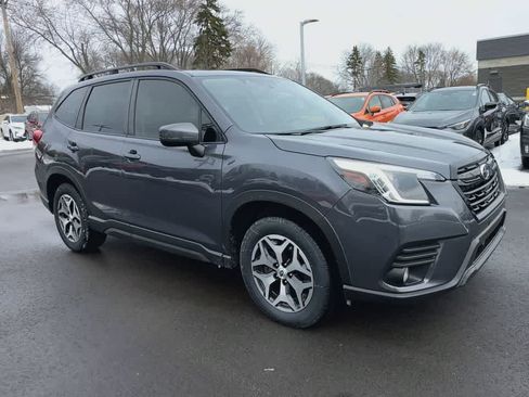 Used 2023 Subaru Forester Premium image 2