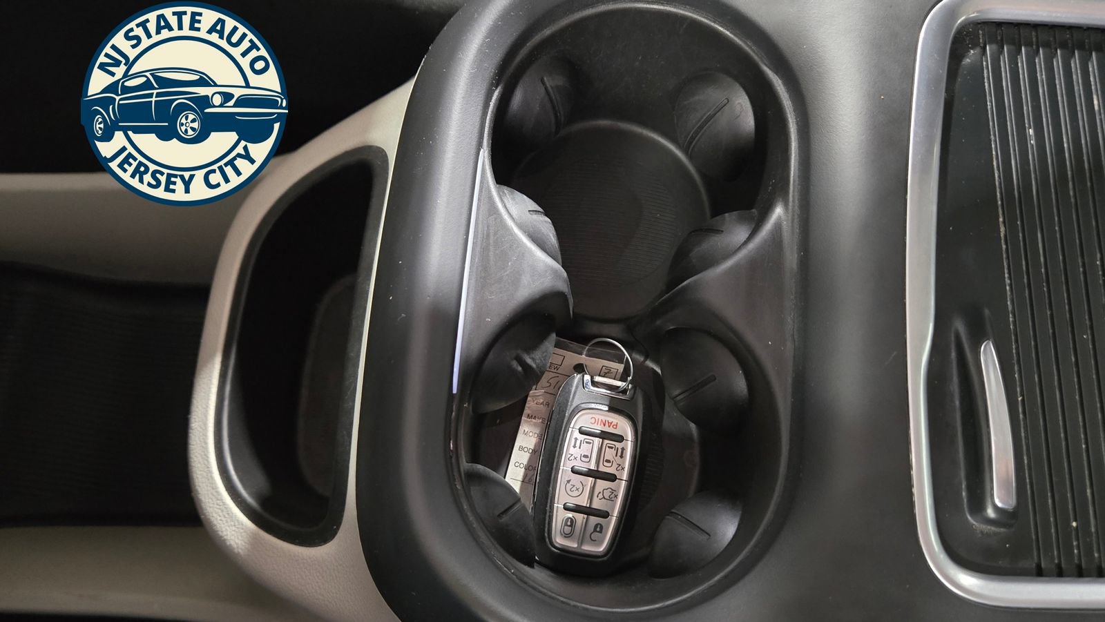Used 2024 Chrysler Pacifica Limited FWD image 25