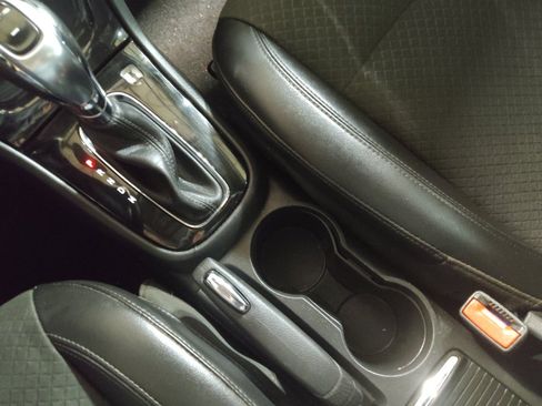 Used 2021 Buick Encore Preferred FWD image 26
