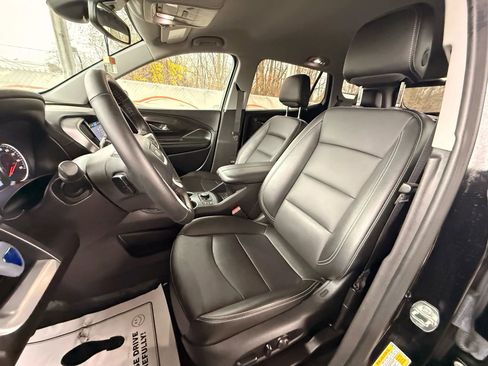 Used 2024 GMC Terrain SLT image 16