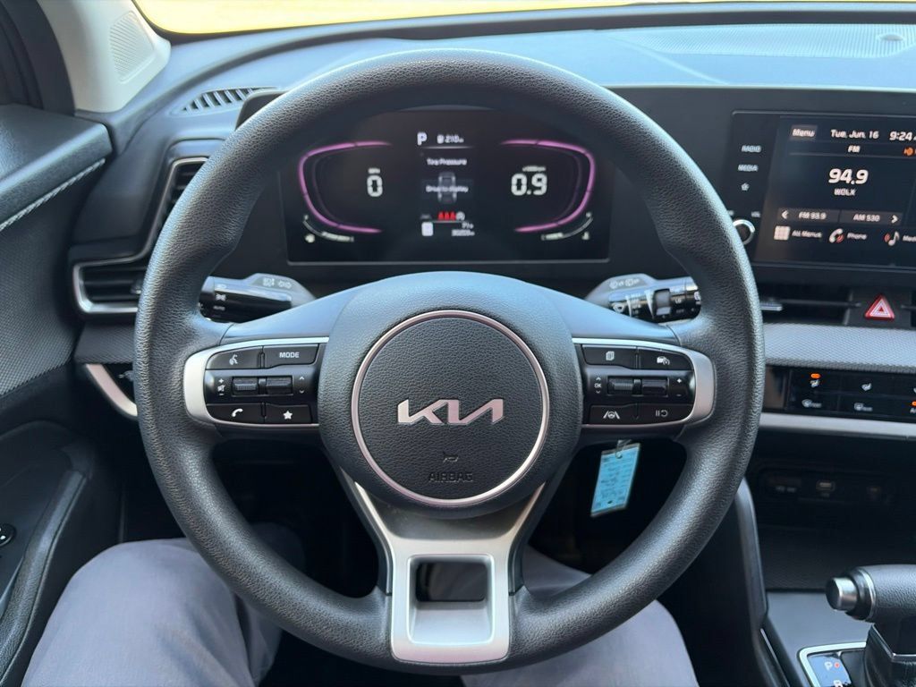 Used 2023 Kia Sportage LX AWD/4WD image 15