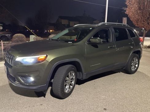 Used 2019 Jeep Cherokee Latitude Plus w/ Comfort/Convenience Group image 25