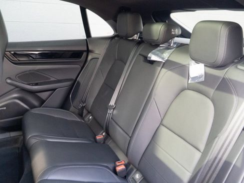 Certified 2025 Porsche Macan Electric image 19