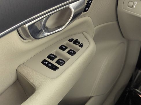 Used 2020 Volvo XC90 T5 Momentum w/ Protection Package Premier image 16