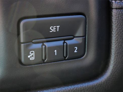 Used 2021 Chevrolet Silverado 1500 High Country image 15