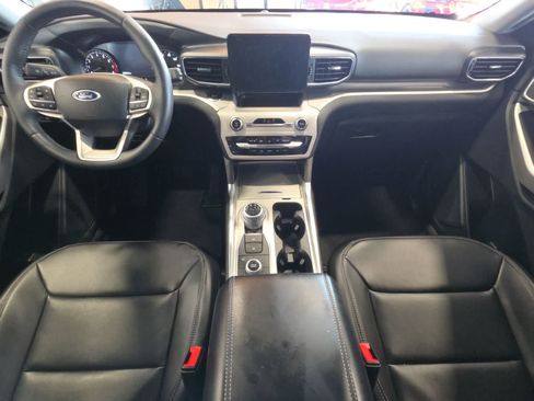 Used 2024 Ford Explorer XLT w/ Equipment Group 202A AWD/4WD image 30