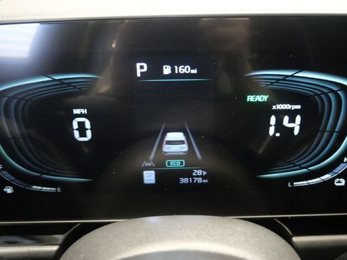 Used 2023 Kia Niro SX Touring image 19