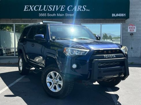 Used 2017 Toyota 4Runner SR5 AWD/4WD image 1