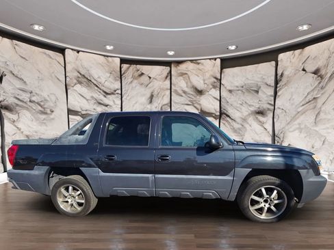 Used 2005 Chevrolet Avalanche LT w/ Preferred Equipment Group image 4