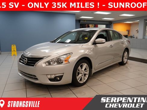 Used 2015 Nissan Altima 2.5 SV w/ Convenience Package image 1