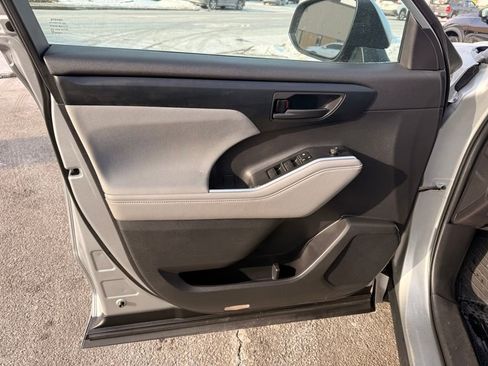 Used 2022 Toyota Highlander LE image 20