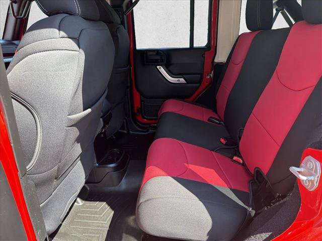 Used 2018 Jeep Wrangler Unlimited Sahara w/ Connectivity Group AWD/4WD image 17