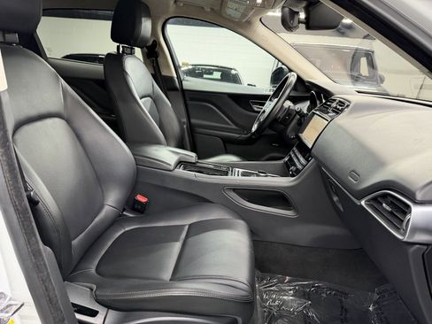 Used 2019 Jaguar F-PACE Premium image 24