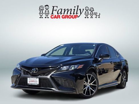 Used 2024 Toyota Camry SE FWD image 1