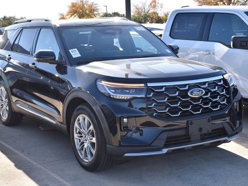 Certified 2025 Ford Explorer Platinum image 4