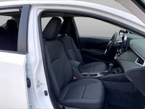 Used 2025 Toyota Corolla LE FWD image 9