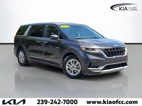 Used 2024 Kia Carnival LX FWD image 1