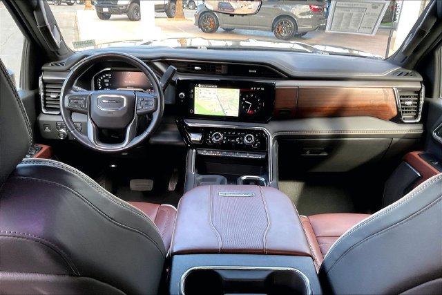 Used 2024 GMC Sierra 3500 Denali Ultimate AWD/4WD image 15