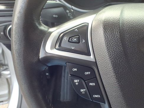 Used 2016 Ford Fusion SE image 19