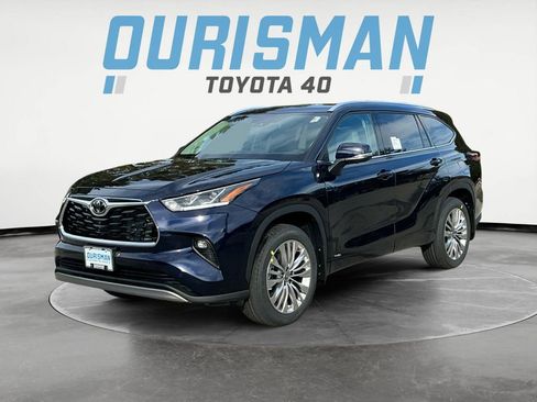 New 2026 Toyota Highlander Platinum image 3