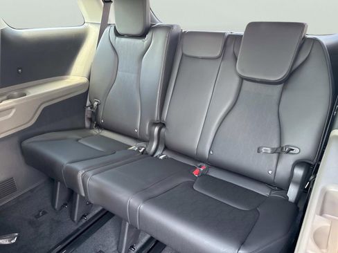 New 2026 Kia Carnival FWD image 18