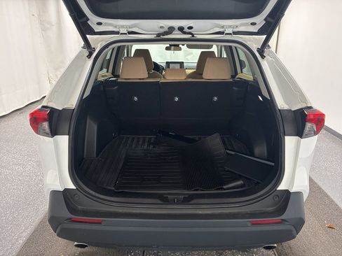 Used 2022 Toyota RAV4 XLE image 5