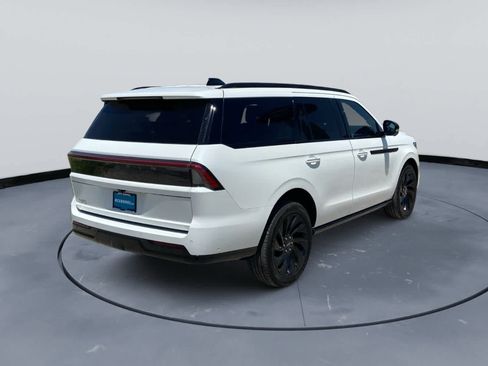 Used 2025 Lincoln Navigator Reserve w/ Jet Appearance Package AWD/4WD image 5