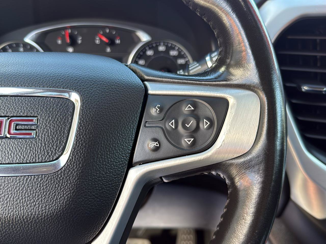 Used 2020 GMC Acadia SLE w/ Driver Convenience Package AWD/4WD image 15