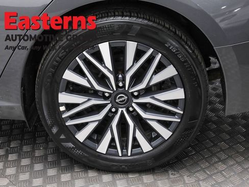 Used 2025 Nissan Altima 2.5 SV image 8