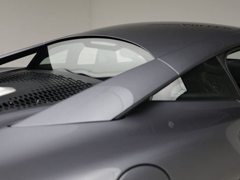 Used 2024 McLaren Artura RWD image 33