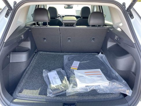 New 2025 Volkswagen Tiguan SE image 48