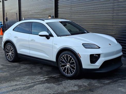 New 2025 Porsche Macan 4 Electric image 9