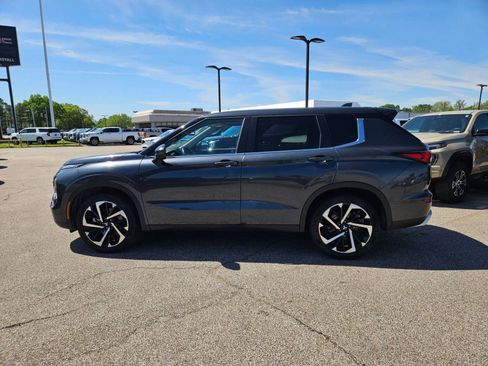 Used 2024 Mitsubishi Outlander SE AWD/4WD image 2