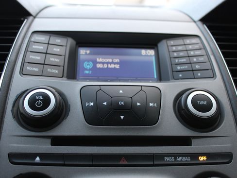 Used 2017 Ford Taurus SE image 27