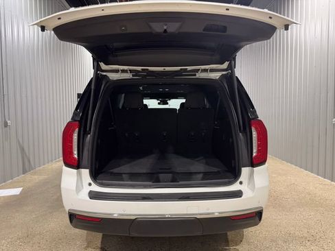 Used 2023 GMC Yukon XL SLT AWD/4WD image 29