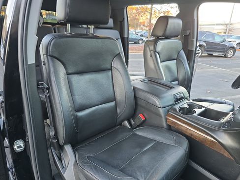 Used 2019 Chevrolet Suburban LT image 10