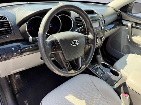 Used 2013 Kia Sorento LX AWD/4WD image 12
