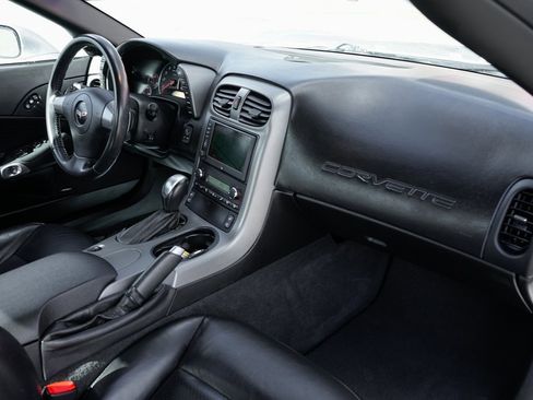 Used 2006 Chevrolet Corvette Coupe w/ Preferred Equipment Group image 37