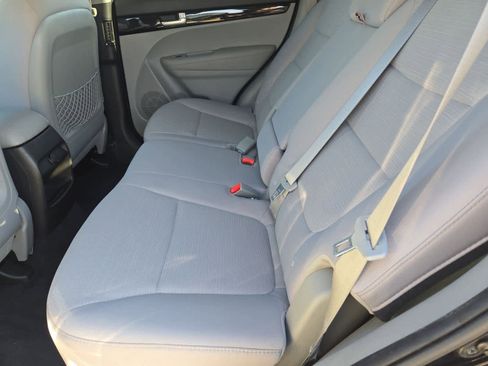 Used 2015 Kia Sorento LX image 18
